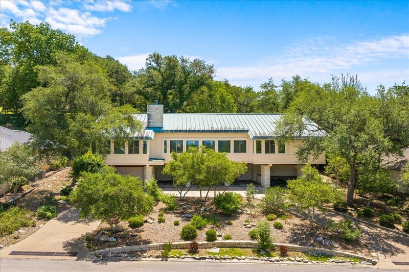 Virtual tour of 405 Valley View DR
