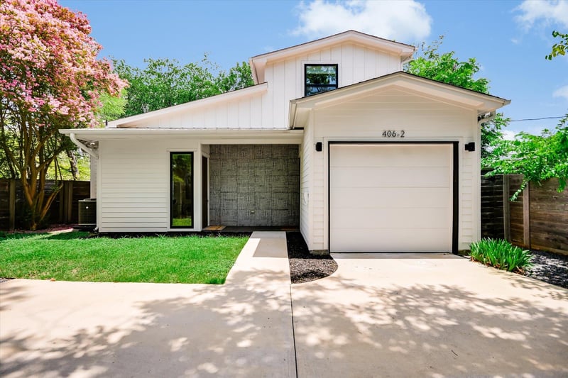 Virtual tour of 406 Franklin Blvd Unit #2
