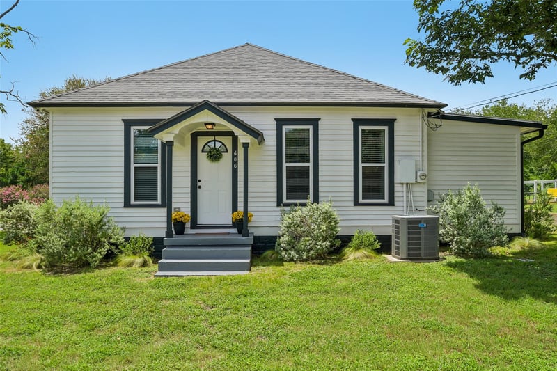 Virtual tour of 406 Live Oak ST