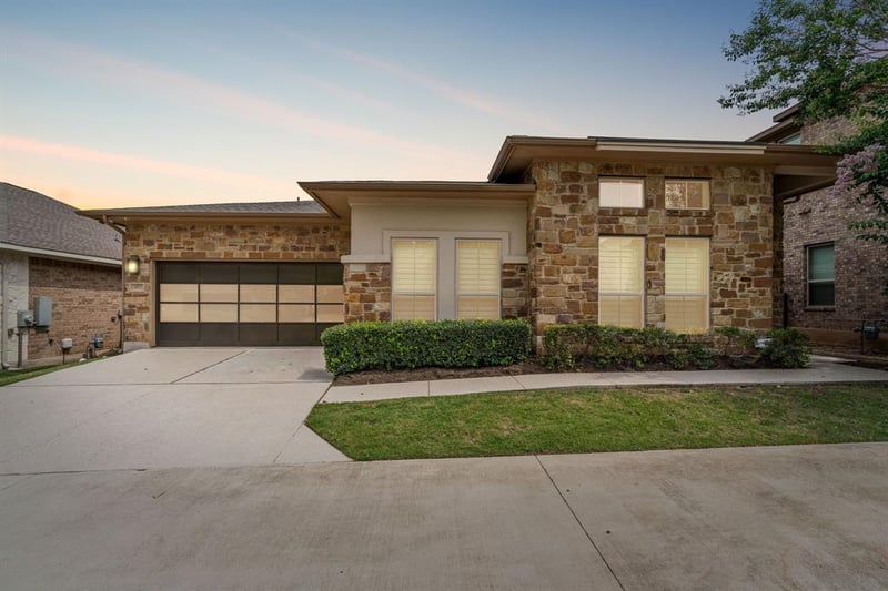 Virtual tour of 407 Jeffrey David Ln E