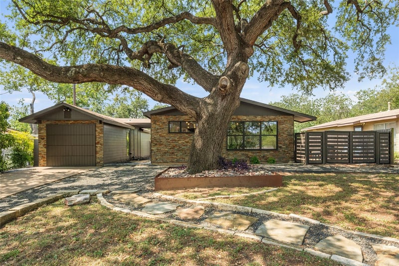 Virtual tour of 407 Philco Dr