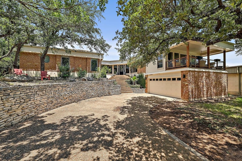 Virtual tour of 409 Hurst Creek Rd