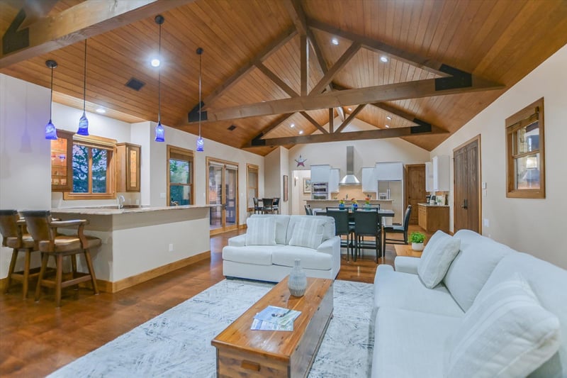 Virtual tour of 409 Venture BLVD