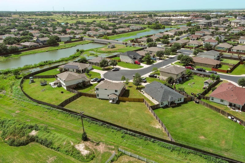 Virtual tour of 410 S Hunting Lodge Ln