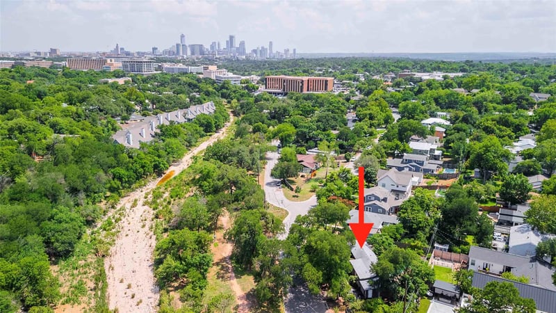 Virtual tour of 4100 Jefferson St