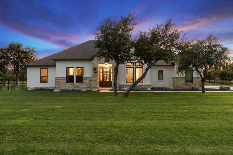 Virtual tour of 412 Oakpark DR