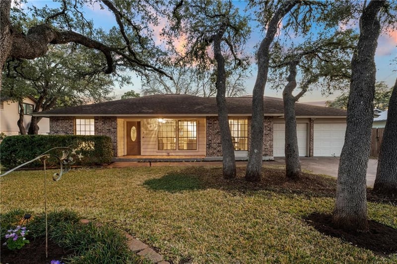 Virtual tour of 4124 Travis Country CIR