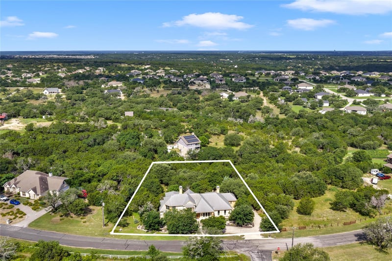 Virtual tour of 413 Rock House DR