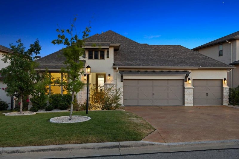 Virtual tour of 413 Sitlington LN