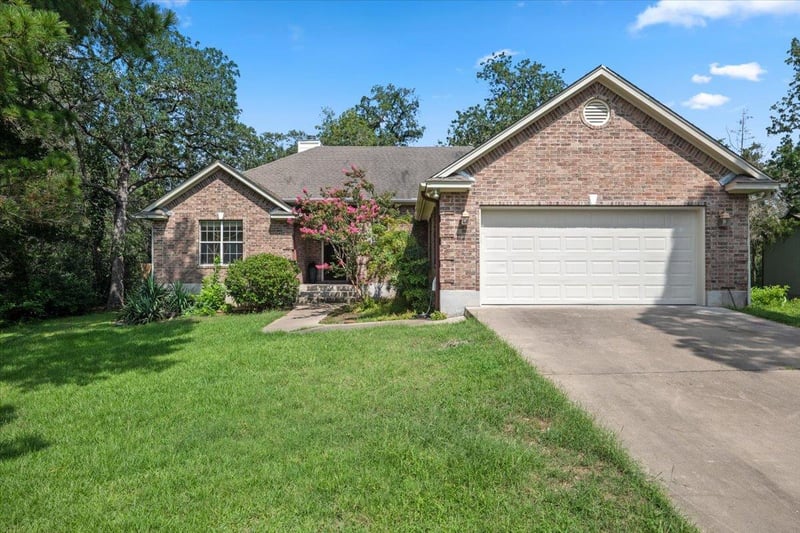 Virtual tour of 415 Tahitian DR