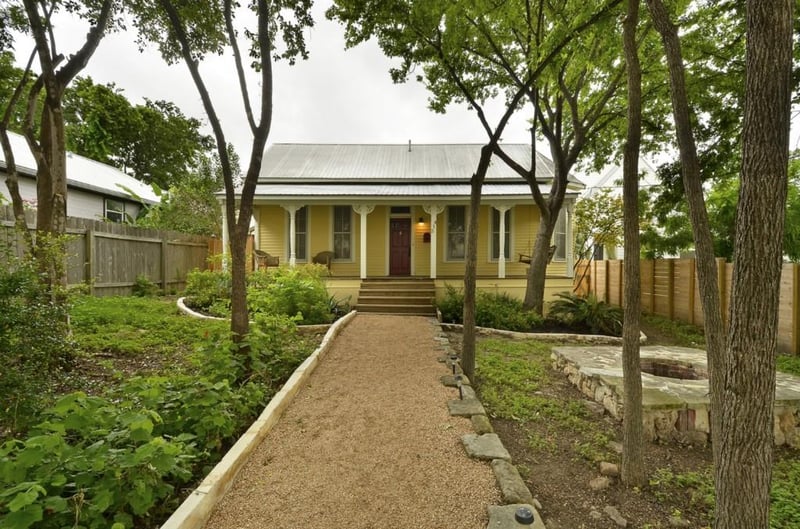 Virtual tour of 415 W Johanna St