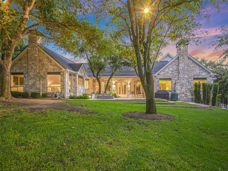 Virtual tour of 417 Beardsley Ln
