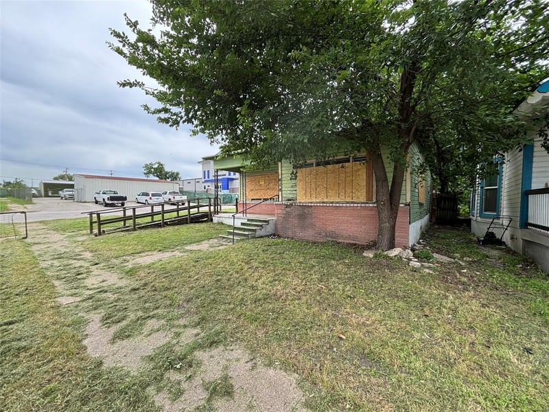 Virtual tour of 418 S 5th ST