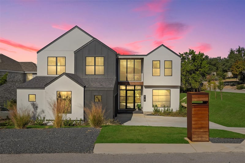 Virtual tour of 419 Hazeltine Dr
