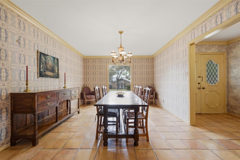 Virtual tour of 4202 Farhills Dr
