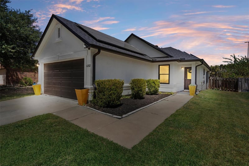 Virtual tour of 4202 Kings Canyon DR