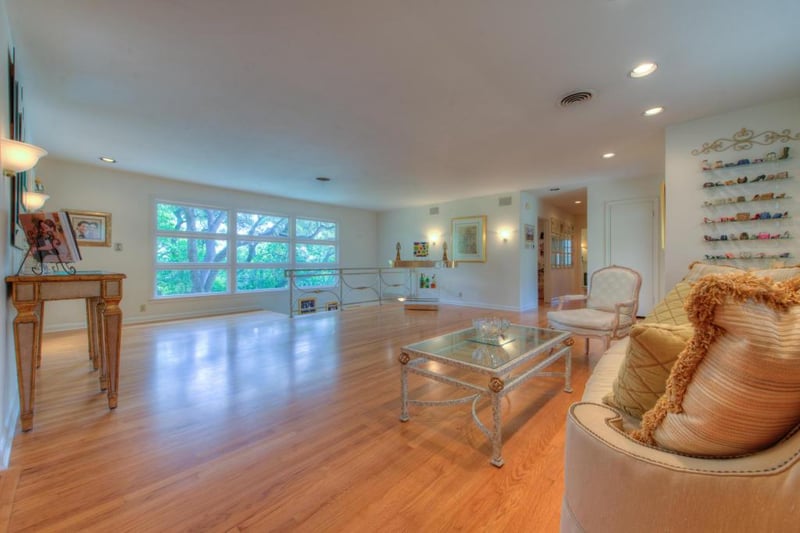 Virtual tour of 4203 Balcones Dr