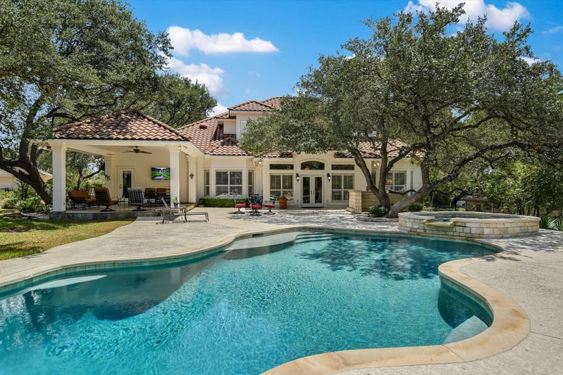 Virtual tour of 4204 Lakeway Blvd