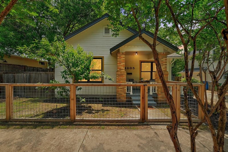 Virtual tour of 4205 Duval St