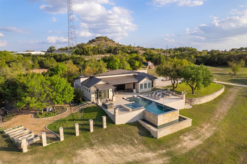 Virtual tour of 421 Rolling Hills RD