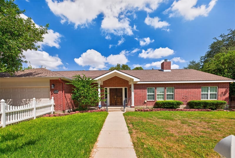 Virtual tour of 421 W Market St