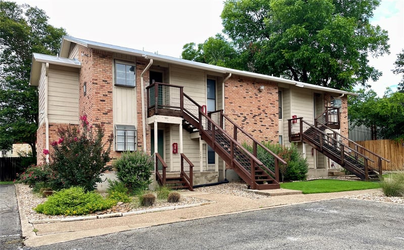 Virtual tour of 421 W San Antonio ST Unit #i 2