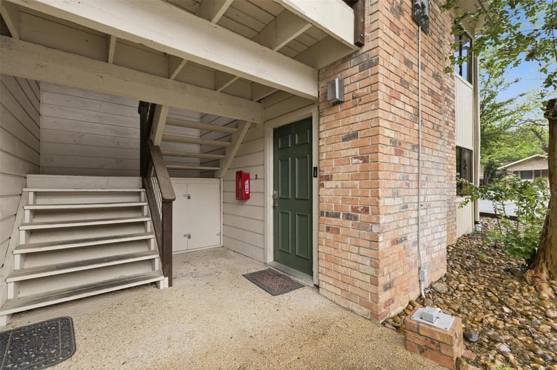 Virtual tour of 421 W San Antonio ST Unit #A2