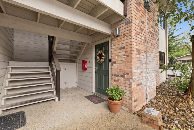 Virtual tour of 421 W San Antonio ST Unit #A2