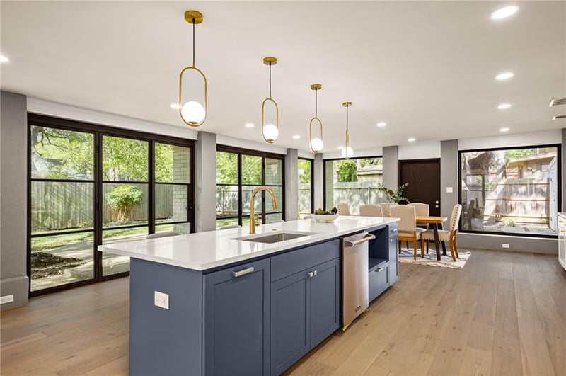Video tour of 4215 Woodway Dr
