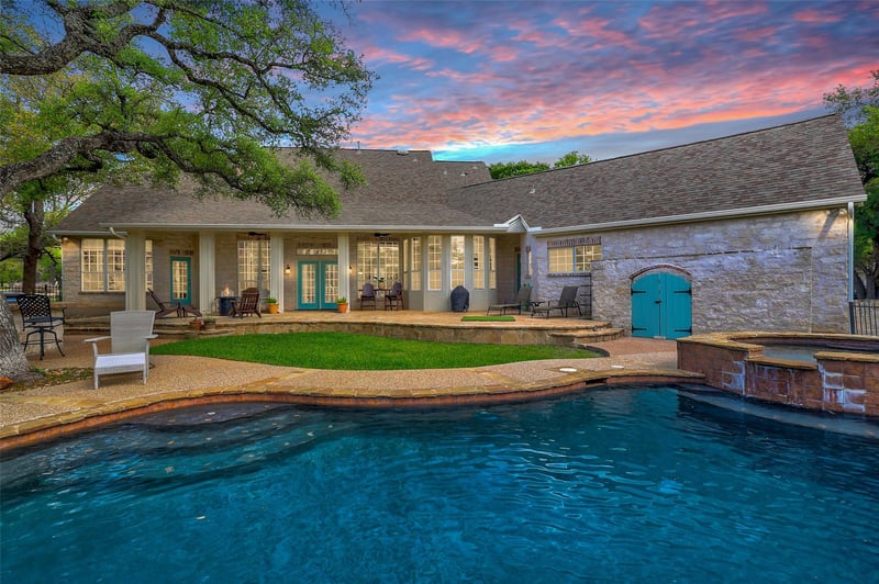 Virtual tour of 426 Logan Ranch RD