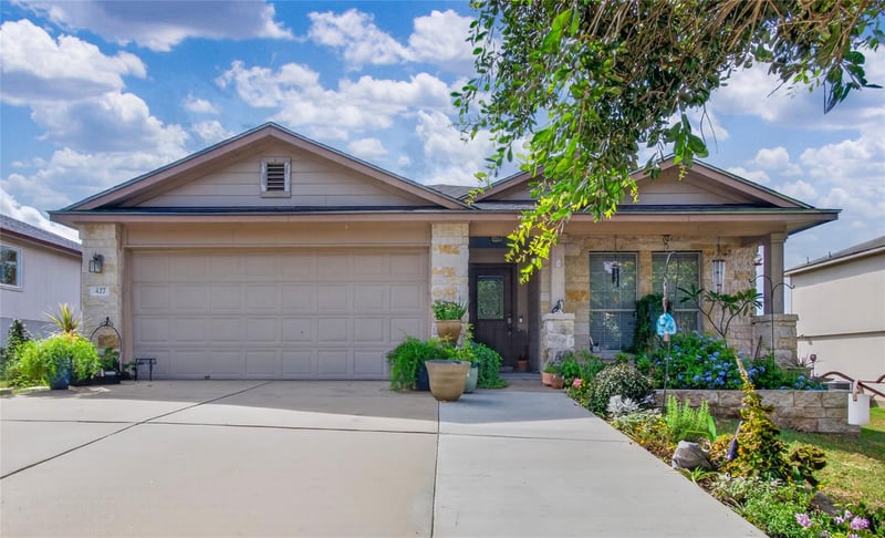 Virtual tour of 427 Buckingham DR