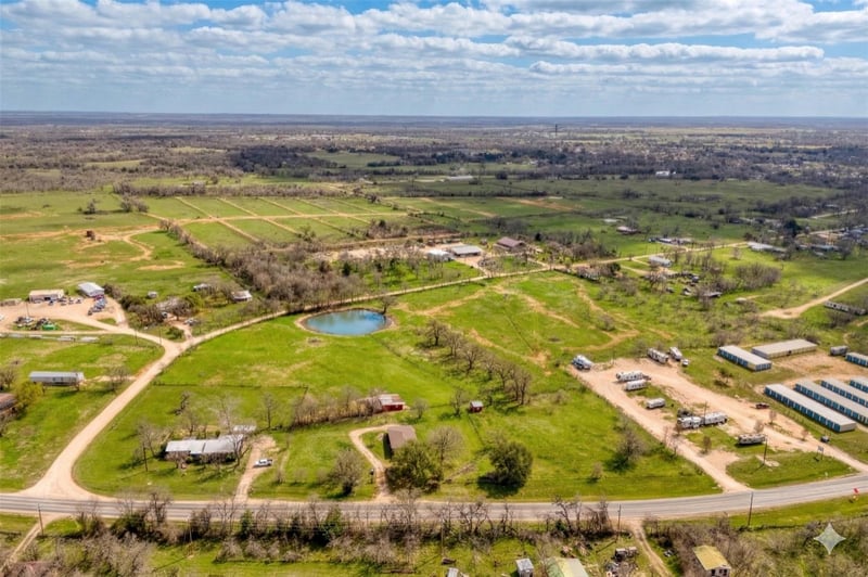 Virtual tour of 430 N FM 487