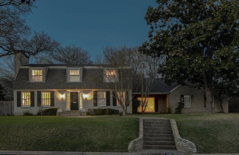 Virtual tour of 4300 Farhills DR
