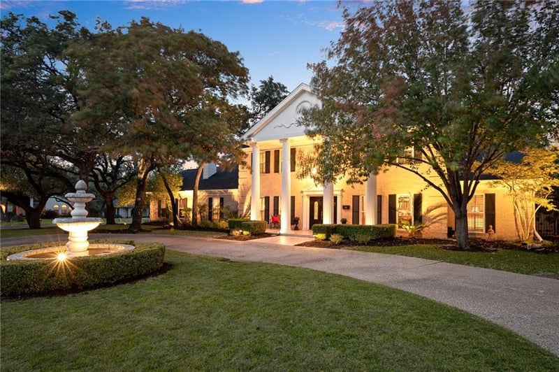 Virtual tour of 4304 Tallowood Dr