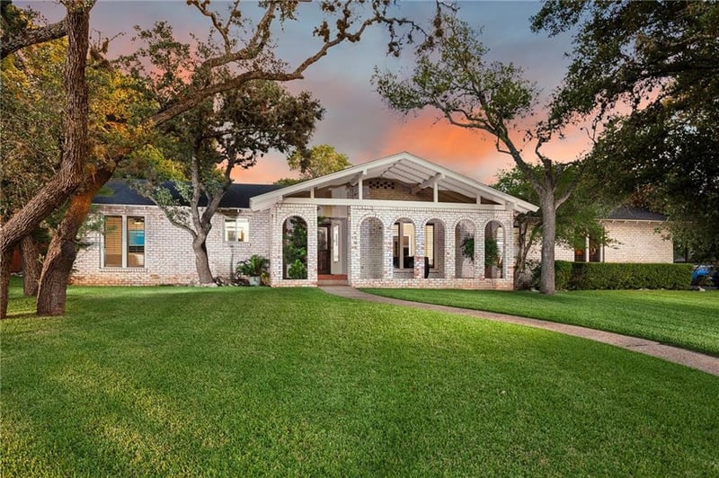 Virtual tour of 4305 Far West Blvd