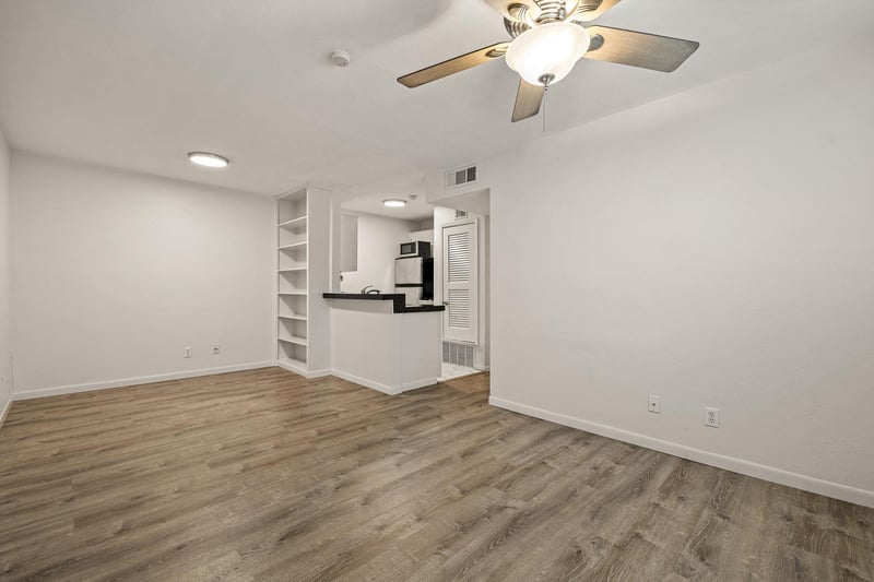 Virtual tour of 4306 Avenue A Unit #105
