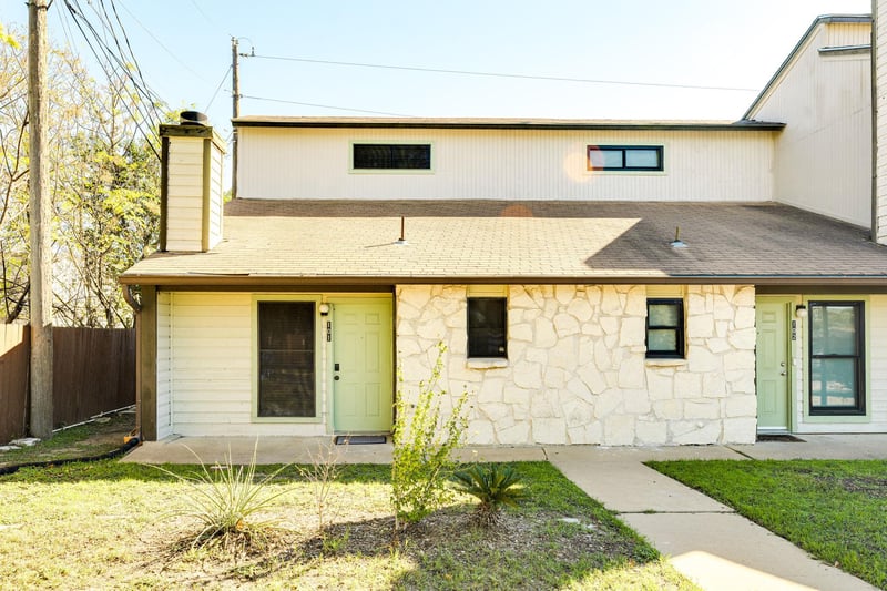 Virtual tour of 4307 1st ST Unit #101