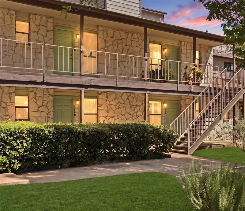 Virtual tour of 4307 S 1st ST Unit #206