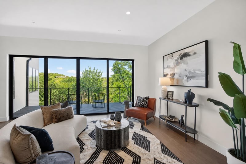 Virtual tour of 434 Brady LN