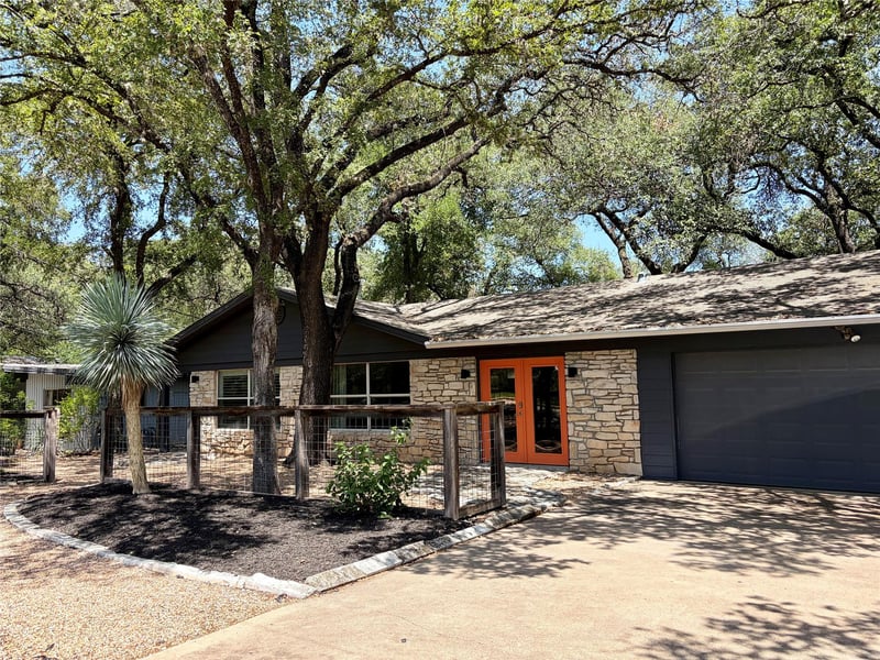 Virtual tour of 435 Brady LN