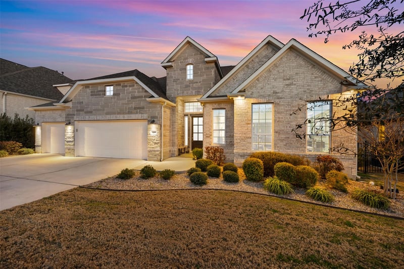 Virtual tour of 438 Pear Tree LN