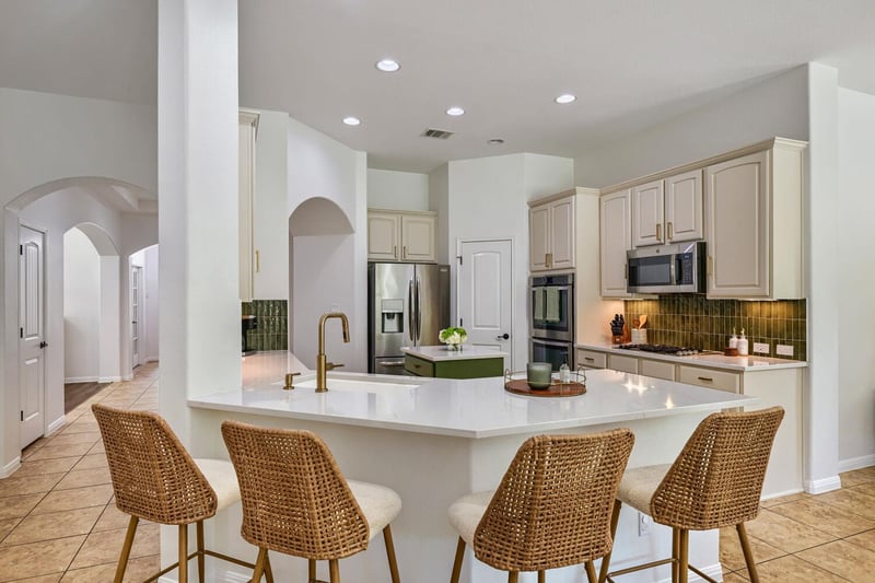 Virtual tour of 439 Drury LN