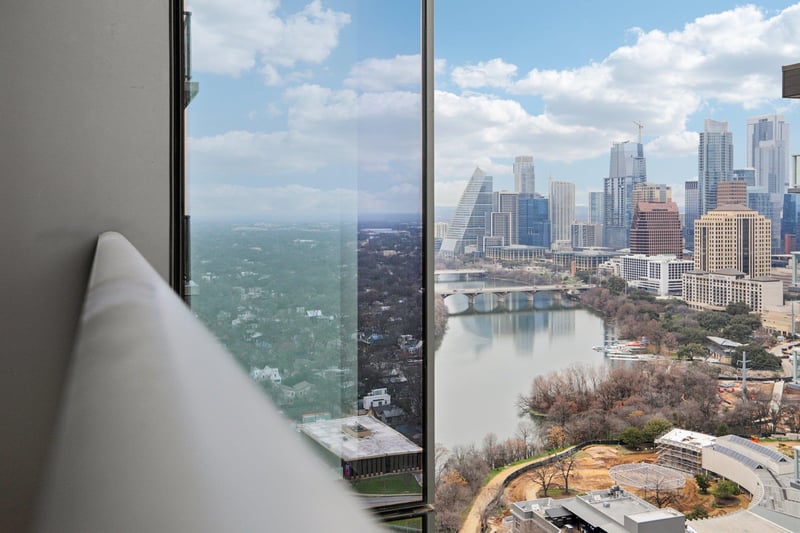 Virtual tour of 44 East Ave Unit #2806