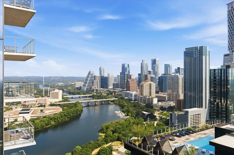 Virtual tour of 44 East Ave Unit #3304