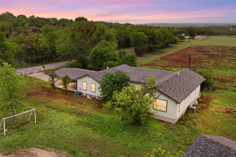 Virtual tour of 440 Lonie Ln