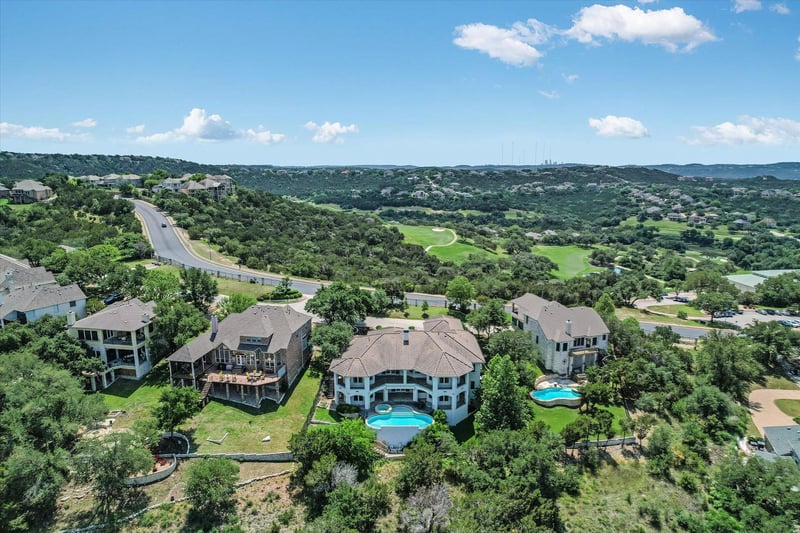 Virtual tour of 4400 River Place BLVD Unit #2
