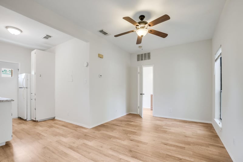 Virtual tour of 4401 Speedway Unit #207