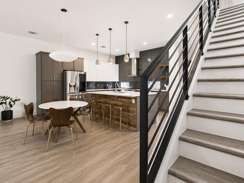 Virtual tour of 4402 Mount Vernon DR Unit #A