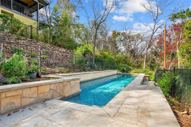 Virtual tour of 4404 Balcones DR