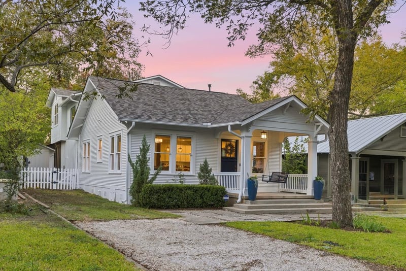 Virtual tour of 4404 Speedway